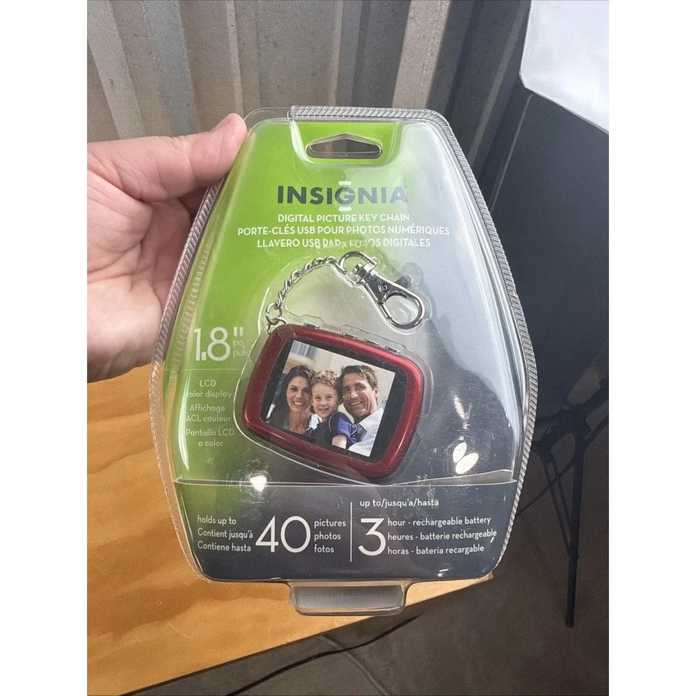 Insignia picture Keychain with clock blue. New. NS-DKEYRD10 Brand New Sealed